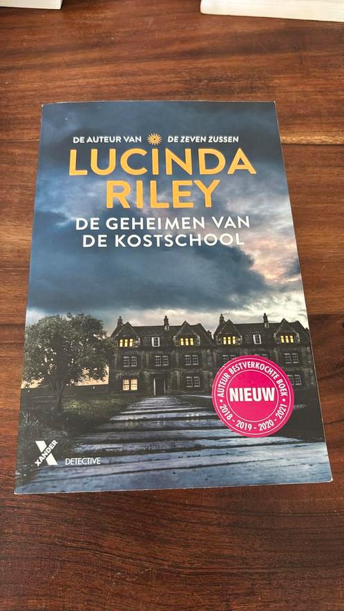 Lucinda Riley - De geheimen van de kostschool, Boeken, Literatuur, Zo goed als nieuw, Nederland, Ophalen of Verzenden