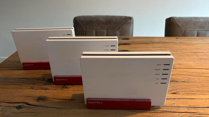 3x Fritzbox 7581 Mesh Set, Computers en Software, Routers en Modems, Zo goed als nieuw, Router met modem, Ophalen of Verzenden