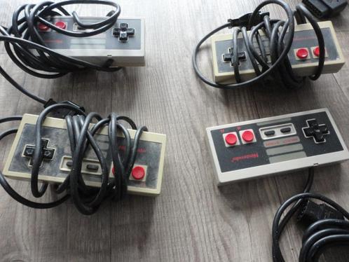 4 VINTAGE CONTROLLERS VOOR DE NINTENDO NES, Spelcomputers en Games, Spelcomputers | Nintendo Portables | Accessoires, Gebruikt