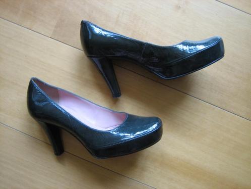 Zeer elegante groene lakleren pumps UNISA 36 SNAZZEYS, Kleding | Dames, Schoenen, Nieuw, Pumps, Groen, Verzenden
