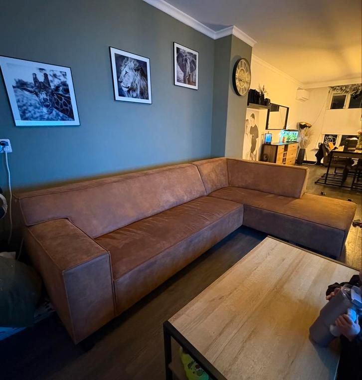 Cognac hoekbank met lounge gedeelte, Huis en Inrichting, Banken | Bankstellen, Zo goed als nieuw, Hoekbank, Vierpersoons of meer