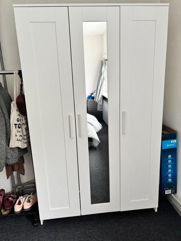 White Dresser (80x48x123) + Closet (117x50x190) + nightstand beschikbaar voor biedingen