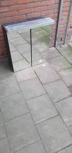 Leuk spiegelkastje voor in de badkamer met verlichting, Huis en Inrichting, Badkamer | Badkamermeubels, Overige typen, Minder dan 100 cm