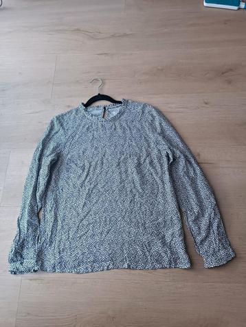 Zwart wit shirtje met hoge kraag maat M beschikbaar voor biedingen