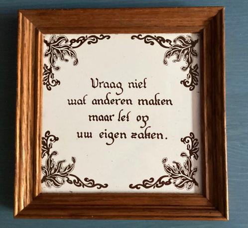 7 tegeltjes met spreuk,  uit 1960-1979 denken we., Verzamelen, Retro, Huis en Inrichting, Ophalen