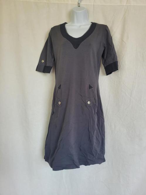 Stoere grijze jurk mt L merk Zendie, Kleding | Dames, Jurken, Zo goed als nieuw, Maat 42/44 (L), Grijs, Knielengte, Ophalen of Verzenden