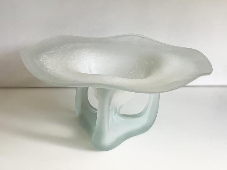 Vintage design schaal gesatineerd glas, Antiek en Kunst, Antiek | Glas en Kristal, Verzenden