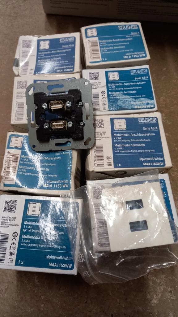 Jung AS 500 zuiver wit schakelmateriaal,  wandcontactdoos, Doe-het-zelf en Verbouw, Elektra en Kabels, Nieuw, Stopcontact, Ophalen of Verzenden