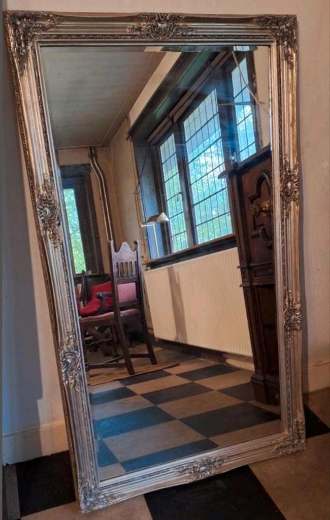 Grote Rechthoekige Spiegel met Sierlijke Lijst, Huis en Inrichting, Woonaccessoires | Spiegels, Gebruikt, 75 tot 100 cm, 150 tot 200 cm