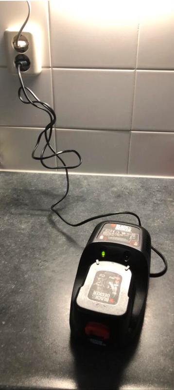 Oplader en batterij Black en Decker beschikbaar voor biedingen