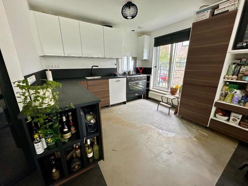 IKEA keuken met BORETTI fornuis, Huis en Inrichting, Keuken | Complete keukens, Gebruikt, Hoekkeuken, Bruin, Kunststof, Greeploos
