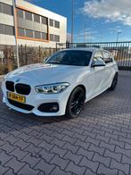 BMW 1- serie 120i M-Sport Shadow stoelver carplay Sfeerverli, Auto's, BMW, 1-Serie, Achterwielaandrijving, 4 cilinders, Alcantara