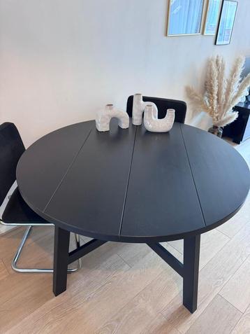 Ronde eetkamertafel LeenBakker matzwart beschikbaar voor biedingen