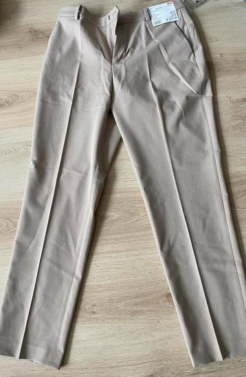 Uniqlo Beige Broek - Maat M - Nieuw! beschikbaar voor biedingen