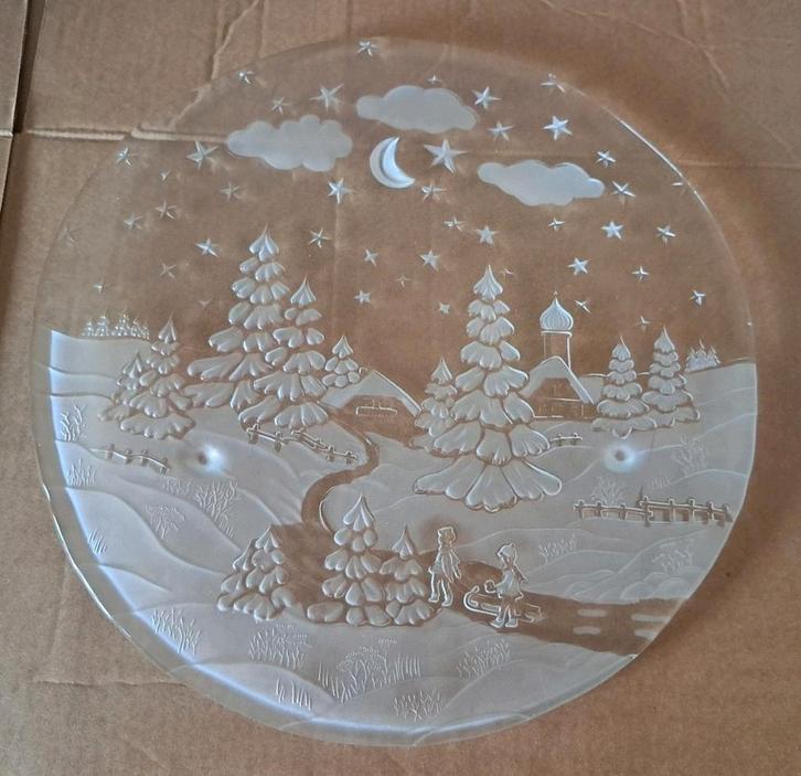 Mooie vintage glazen cakeschaal met sneeuwthema, 37 cm, Antiek en Kunst, Antiek | Glas en Kristal, Ophalen