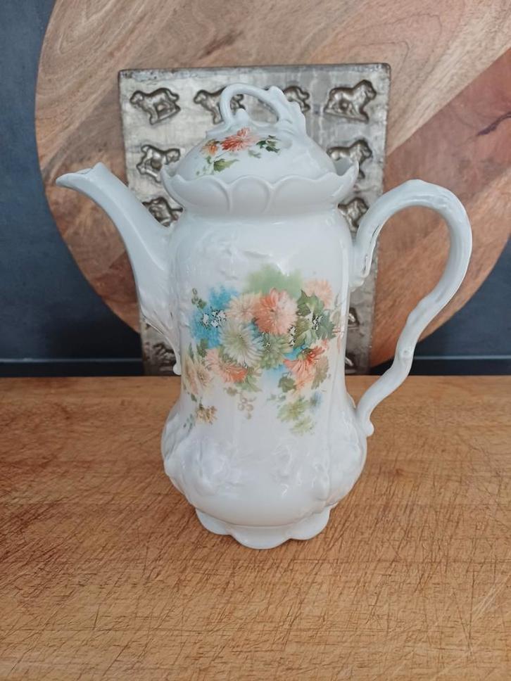 Prachtige grote barokke Theepot Brussels porselein roosjes, Antiek en Kunst, Antiek | Servies los, Verzenden