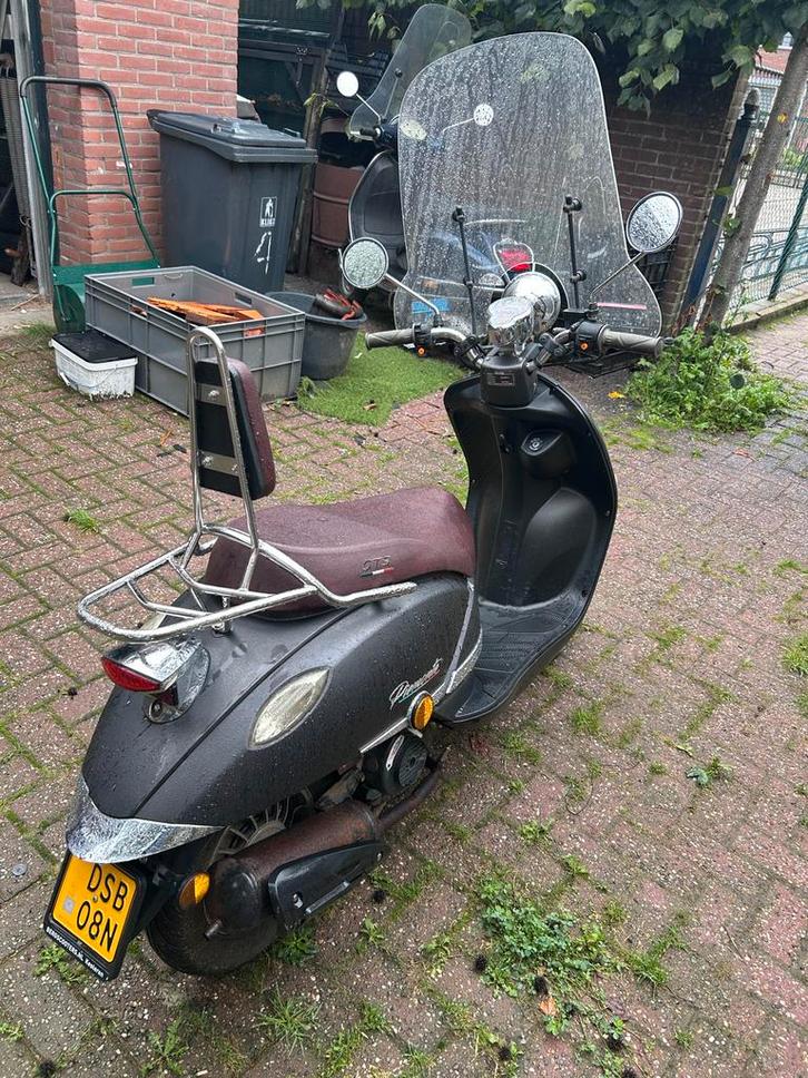 Zwarte Scooter - 13134km - 45 km/u, Fietsen en Brommers, Scooters | Yamaha, Gebruikt, Overige modellen, Maximaal 45 km/u, Benzine