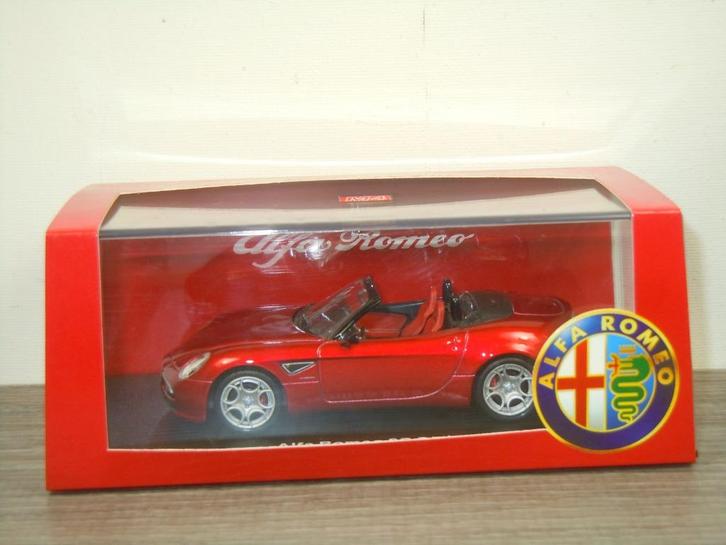 Alfa Romeo 8C Spider - M4 Models - 1:43, Hobby en Vrije tijd, Modelauto's | 1:43, Zo goed als nieuw, Auto, Overige merken, Verzenden