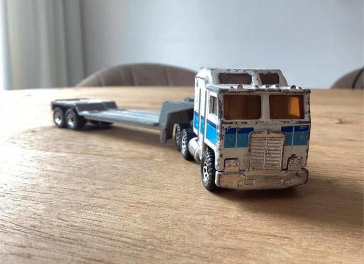 Kennworth truck plus dieplader van Matchbox uit 1981, Hobby en Vrije tijd, Modelauto's | 1:87, Gebruikt, Bus of Vrachtwagen, Matchbox