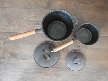 2 gietijzeren steelpannen beschikbaar voor biedingen