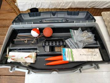 Zeevissen box met diverse accecoires. beschikbaar voor biedingen