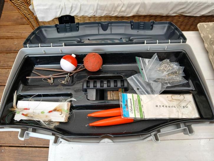 Zeevissen box met diverse accecoires., Watersport en Boten, Hengelsport | Zeevissen, Gebruikt, Dobber of Lood, Ophalen of Verzenden