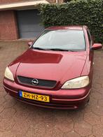 Aangepaste Opel Astra 1.6 I AUT Rood, Auto's, 74 pk, 4 cilinders, 1055 kg, 49 €/maand