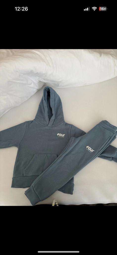 Four amsterdam, Kinderen en Baby's, Kinderkleding | Maat 104, Zo goed als nieuw, Jongen of Meisje, Setje, Ophalen of Verzenden