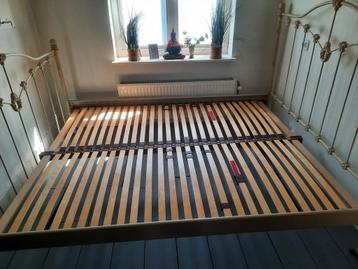 Fraai gietijzeren bed. 2 persoons - 200 x 160 beschikbaar voor biedingen