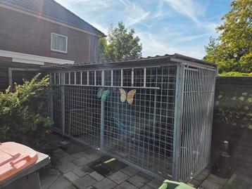 Hondenkennel hondenhok te koop voor grotere honden beschikbaar voor biedingen