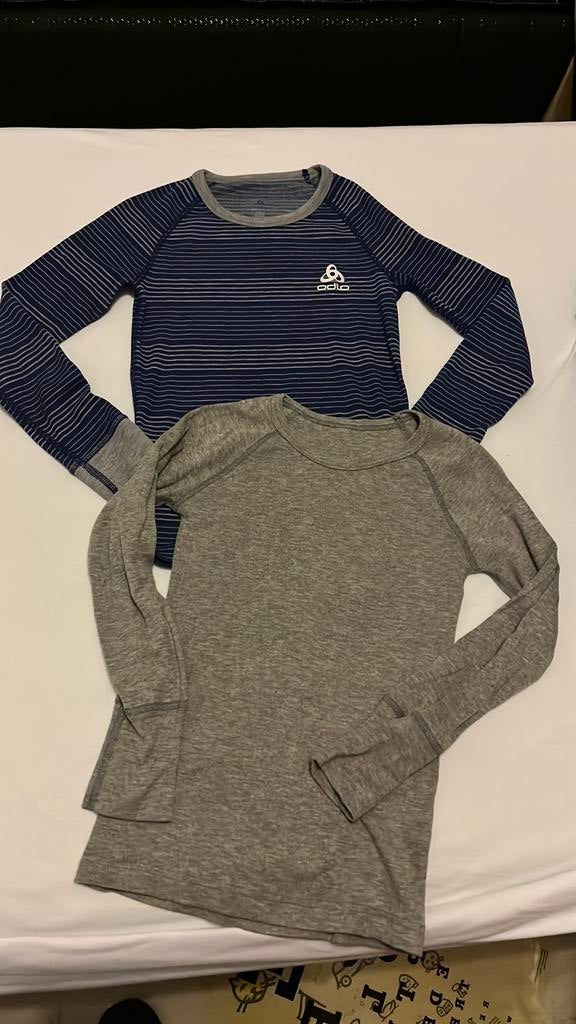 2 thermo shirts (1x Odlo) grijs blauw 128 in goede staat, Ophalen of Verzenden, Zo goed als nieuw