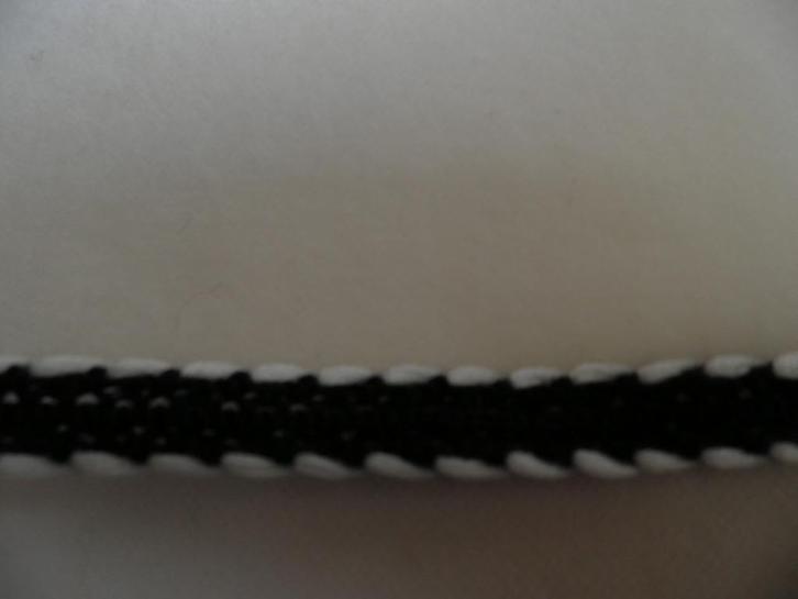 Zolderopruiming-leuk sierbandje-laatste ruim 23 mtr x 9 mm, Hobby en Vrije tijd, Naaien en Fournituren, Nieuw, Lint, Band of Elastiek