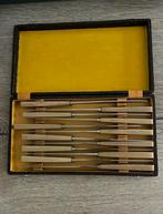 12-delige messenset met vroeg plastic heft., Ophalen of Verzenden, Gebruikt, Rvs of Chroom