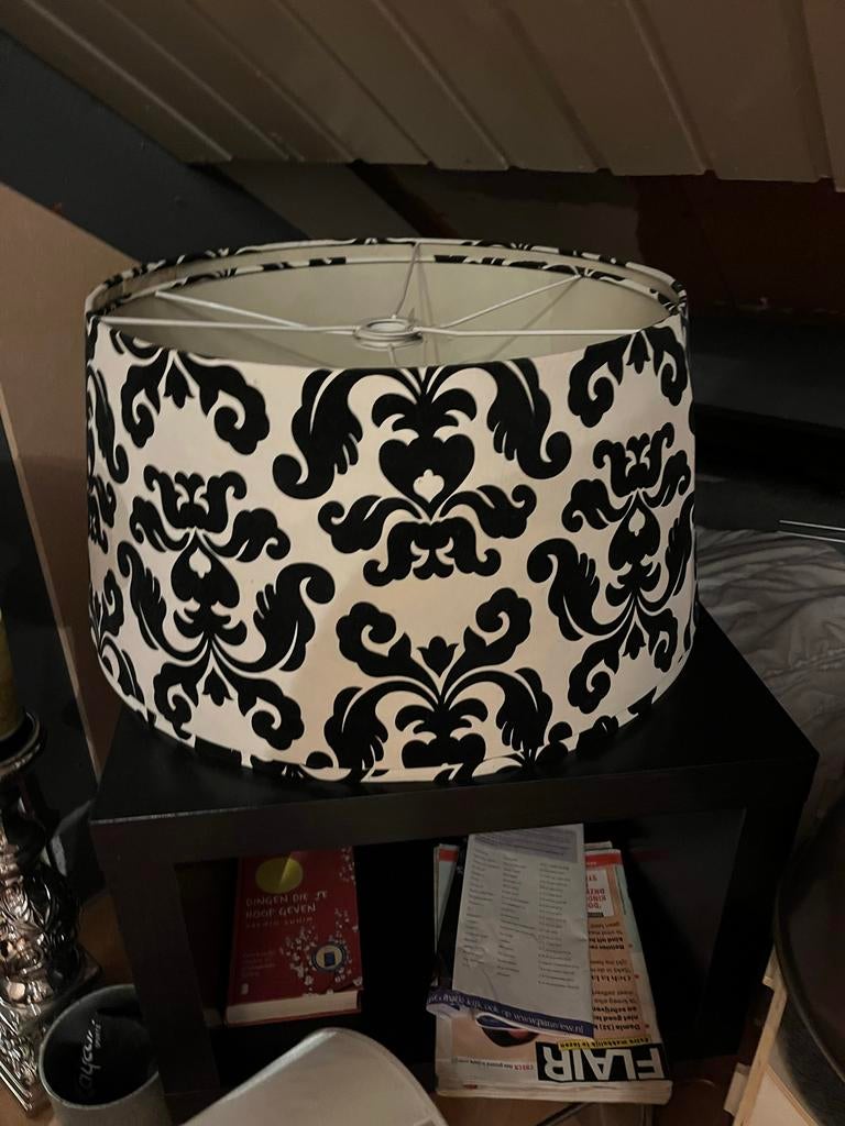 Twee Barok lampenkappen met zwart-wit motief, Gebruikt, 25 tot 50 cm, Wit, Rond