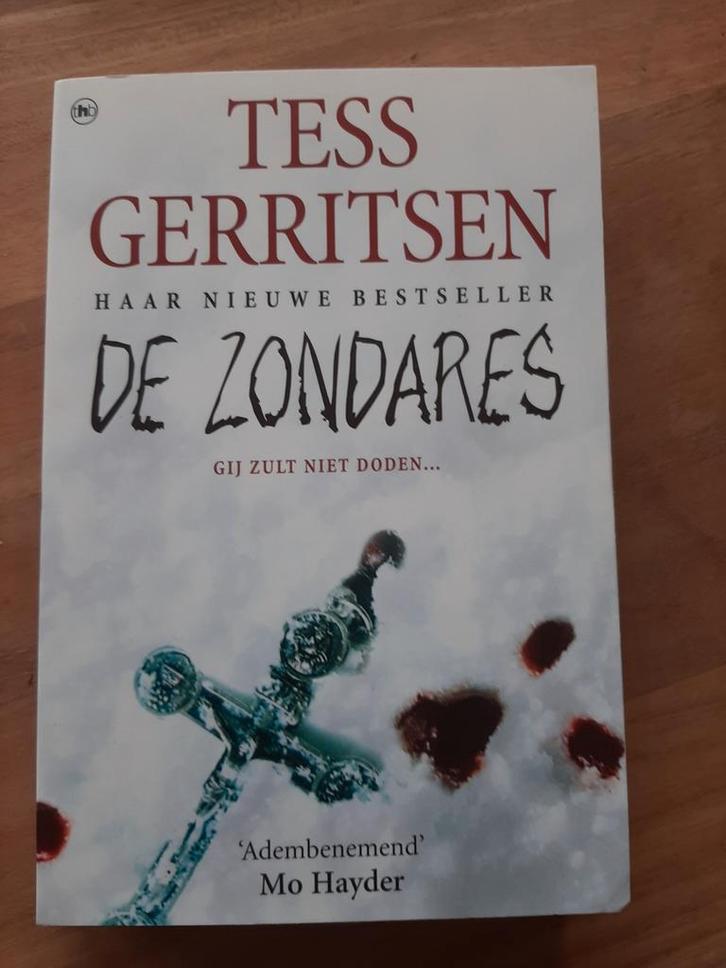 Tess Gerritsen - De Zondares (zgan), Boeken, Thrillers, Zo goed als nieuw, Nederland, Ophalen of Verzenden