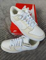 Nike Dunk Low Coconut Milk EUR:42,5 US size 9, Nieuw, Sneakers of Gympen, Nike dunk low, Ophalen