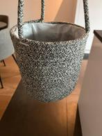 Leuke bloempot (mand), Tuin en Terras, Bloempotten, Overige materialen, Rond, Binnen, Ophalen of Verzenden