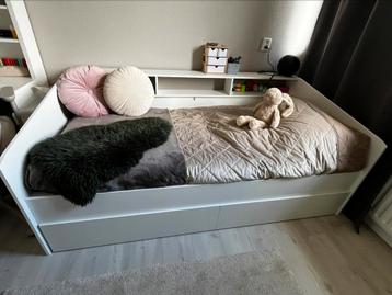 Eenpersoonsbed ZGAN eventueel met bijpassend bureau!  beschikbaar voor biedingen