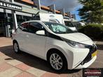 Toyota Aygo 1.0 VVT-i x-clusiv clima led, Auto's, Voorwielaandrijving, Gebruikt, 4 stoelen, Wit