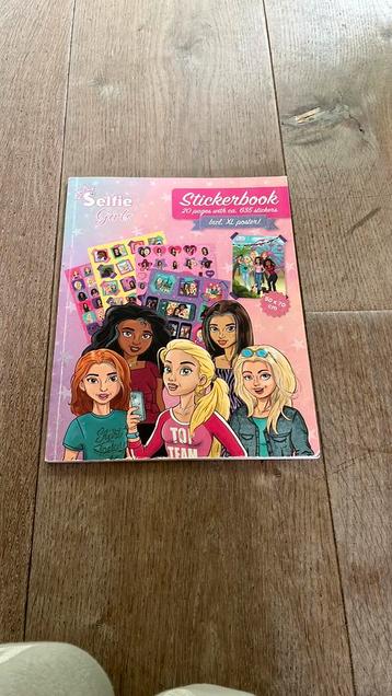 Stickerboek selfie girls beschikbaar voor biedingen