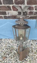 Antieke lantaarn met adelaar, Ophalen