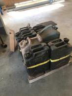 8 jerrycans met 2 nog bijna vol B+D, Caravans en Kamperen, Ophalen, Gebruikt