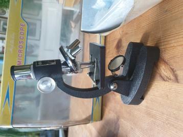 Microscoop uit de jaren 70 beschikbaar voor biedingen