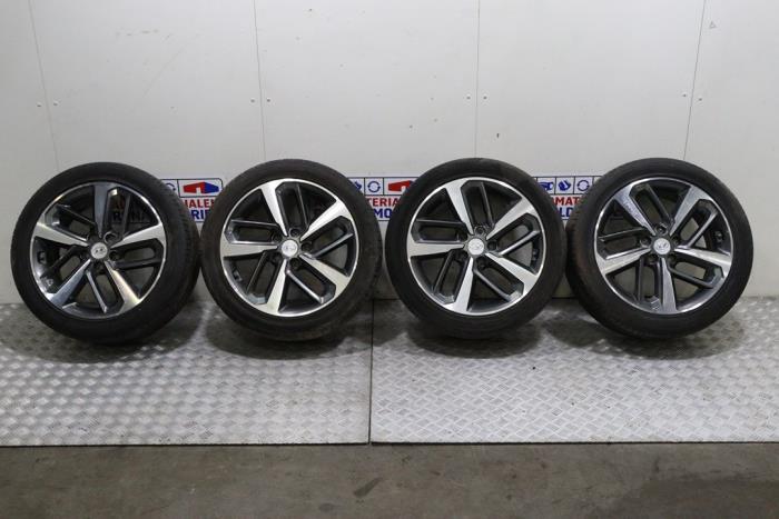 Sportvelgenset + banden van een Hyundai Kona (Kona 17-), 12 maanden garantie, Gebruikt, -, -