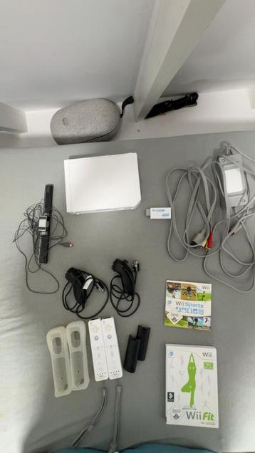 Nintendo Wii Console + Games & Accessoires beschikbaar voor biedingen