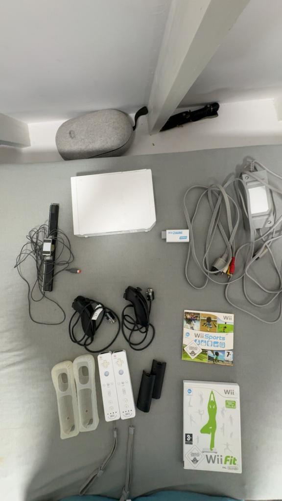Nintendo Wii Console + Games & Accessoires, Spelcomputers en Games, Spelcomputers | Nintendo Wii, Gebruikt, Met 2 controllers