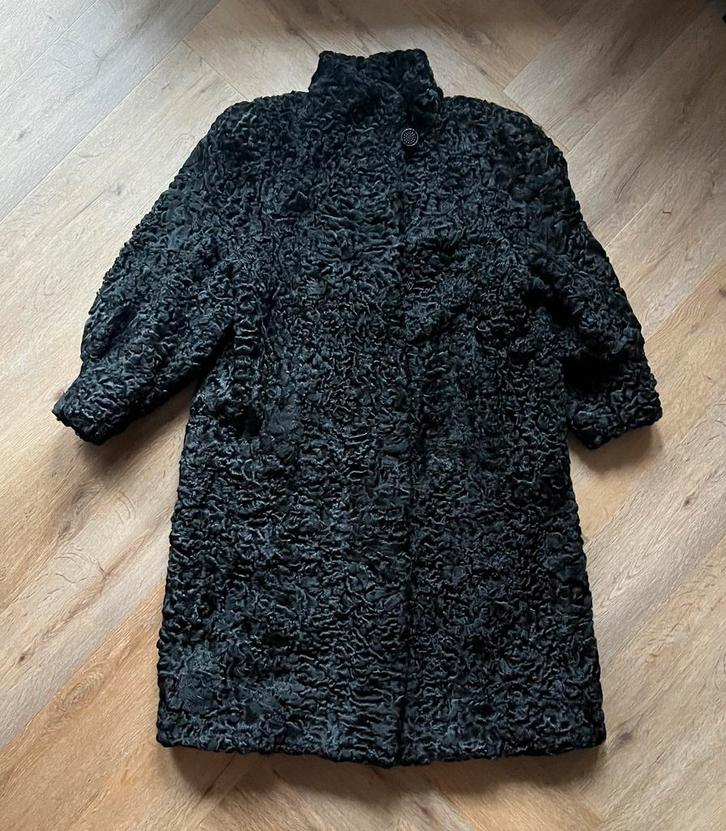 Prachtige lange zwart astrakhan bontjas L 44, Kleding | Dames, Jassen | Winter, Zo goed als nieuw, Maat 42/44 (L), Zwart, Ophalen of Verzenden