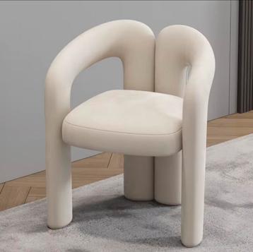Stijlvolle Japandi Stoelen – Minimalistisch & Comfortabel beschikbaar voor biedingen