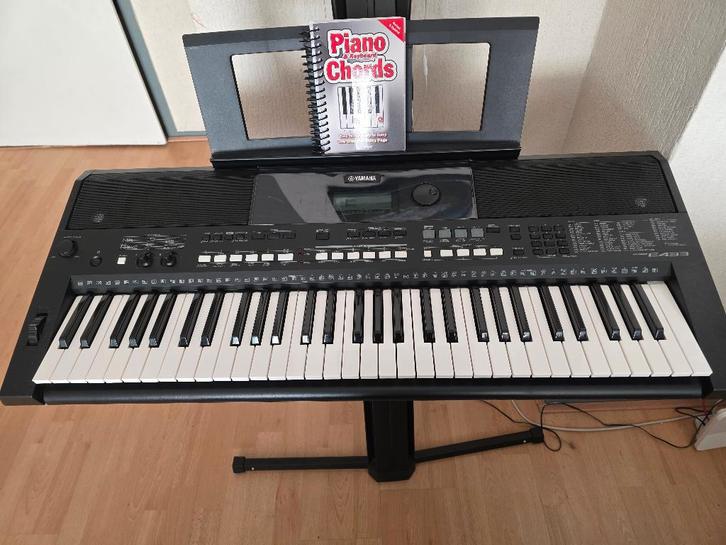 Yamaha PSR-E433 Keyboard, Standaard, Sus-Pedaal, Kruk, Muziek en Instrumenten, Keyboards, Zo goed als nieuw, 61 toetsen, Yamaha