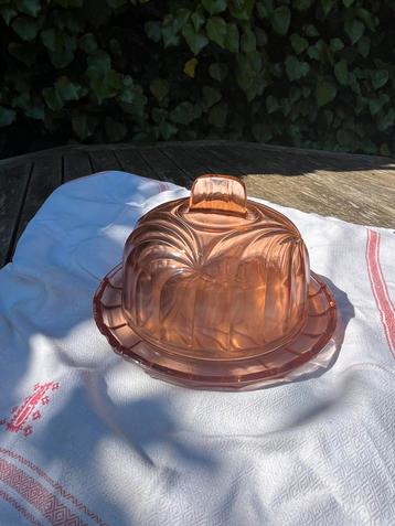 Persglas-stolp met onderschotel in oud roze-vintage beschikbaar voor biedingen